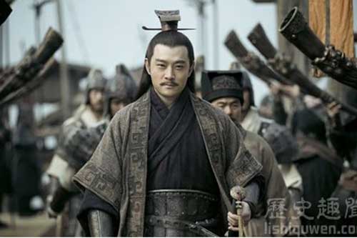 Chu Du trước khi chết đã nói: "Không diệt trừ kẻ này, Đông Ngô ắt nguy!", Tôn Quyền không nghe theo, 12 năm sau di ngôn ứng nghiệm