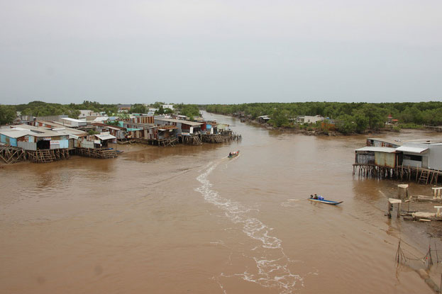 Độc đáo nhà “cao cẳng” ở vùng cực Nam Tổ quốc