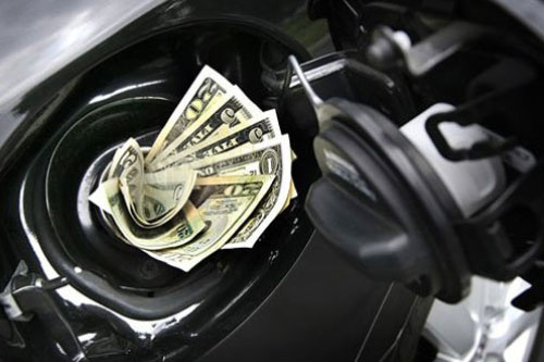 Thói quen khiến bạn đi nhanh hết xăng xe nhiều người không biết