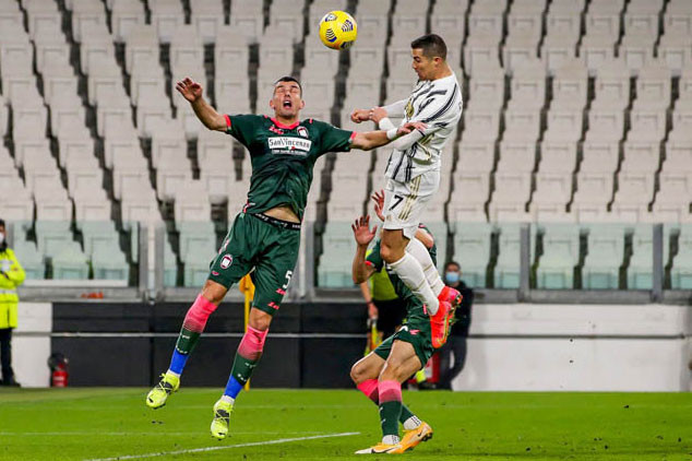 Ronaldo 'lên đỉnh', đưa Juventus trở lại top 3