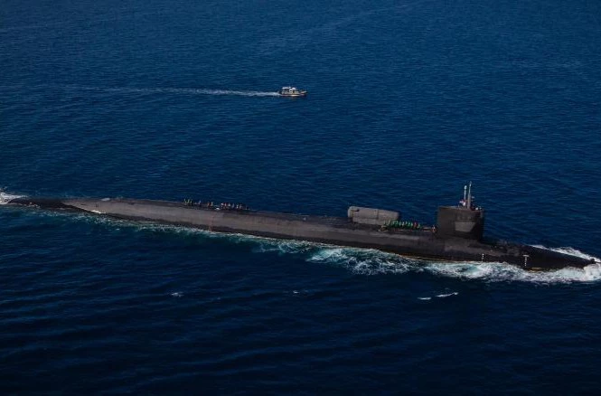 Tàu ngầm mang tên lửa dẫn đường USS Ohio tham gia một cuộc tập trận tích hợp ngoài khơi Okinawa, Nhật Bản trong tháng này.