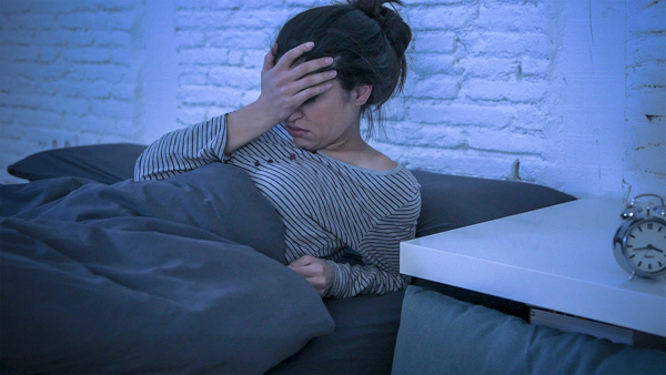 Tỉnh dậy giữa đêm là dấu hiệu cảnh báo bất thường trong sức khỏe của bạn