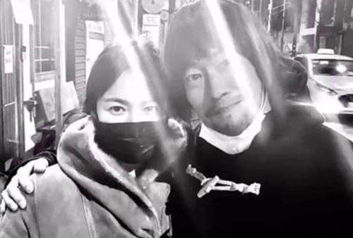 Song Hye Kyo hẹn hò với trai lạ ngay sau khi 'dằn mặt' chồng cũ Song Joong Ki