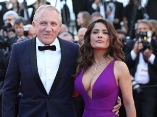 Diễn viên Salma Hayek phản pháo khi bị nói lấy tỷ phú vì tiền