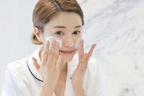 4 sai lầm khi rửa mặt 90% chị em đều mắc phải