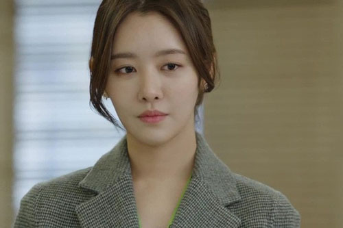 Đêm tân hôn, chồng run bần bật nghe vợ nói: Sao, có giống cảm giác anh lên giường với cô bạn thân của em chút nào không?''