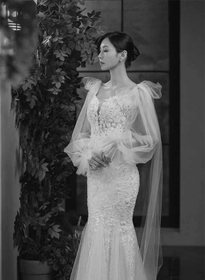 Couple hot nhất Penthouse tung ảnh cưới: Không phải màn khóa môi, body tuyệt mỹ của ác nữ Kim So Yeon mới là tâm điểm - Ảnh 7.