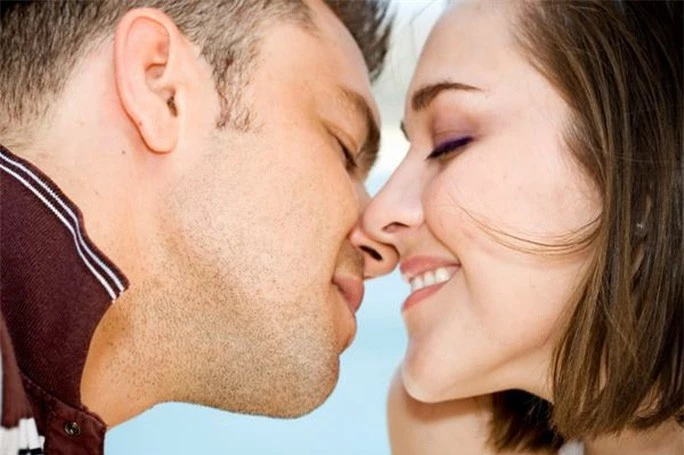 Nụ hôn có thể lây truyền nhiều bệnh