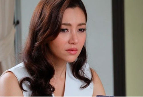 Tình cờ xem điện thoại của chồng, nhìn biệt danh anh đặt cho vợ mà tôi nghẹn đắng