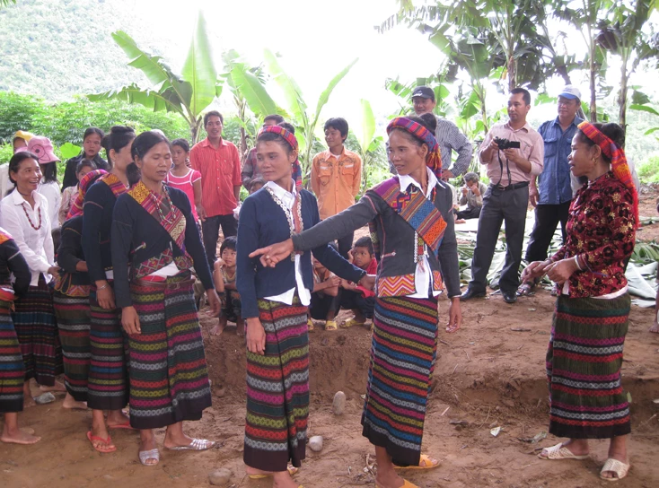 Lễ hội Trỉa lúa của đồng bào dân tộc Bru-Vân Kiều (ở xã Trường Sơn, Huyện Quảng Ninh) 