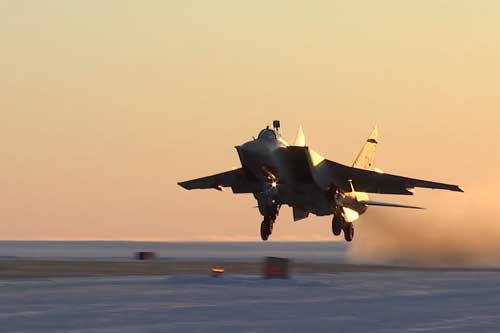 CLIP: Xem MiG-31BM của Nga chặn “kẻ thù”, bảo vệ lãnh thổ ở Bắc Cực