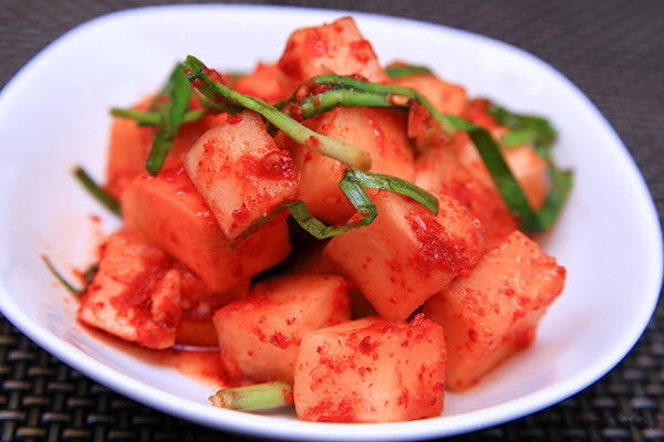 Mua su hào "giải cứu" về nhớ làm món kim chi ngon tuyệt cú mèo, ăn với cơm là cứ vét sạch nồi