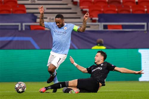 Điểm nhấn M'Gladbach 0-2 Man City: Pep hết kiên nhẫn với Sterling