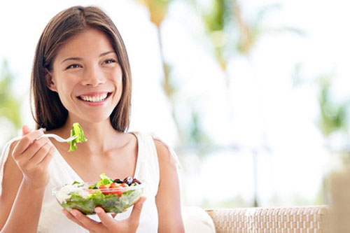 4 nguyên tắc ăn uống để phụ nữ trên 30 trẻ lâu
