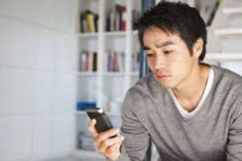 Tình cờ đọc được tin nhắn bạn thân của vợ đòi vay 500 triệu, tôi giả danh vợ từ chối thì bủn rủn chân tay khi nhận tin đáp lại