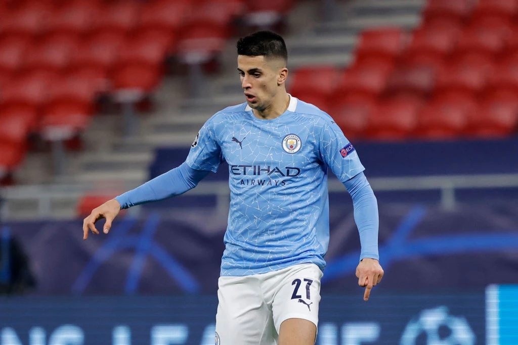 Hậu vệ trái: Joao Cancelo (Man City).