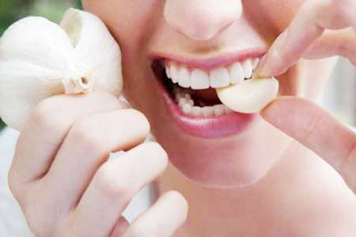 Bí quyết ăn tỏi mà không bị mùi
