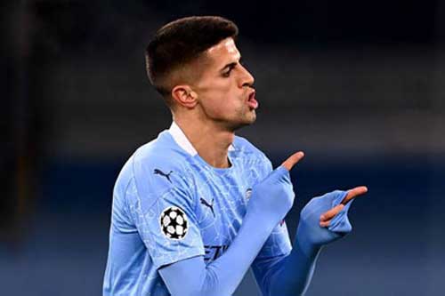 Cancelo được Pep 'nâng cấp' thành hậu vệ cánh toàn năng kiểu Lahm
