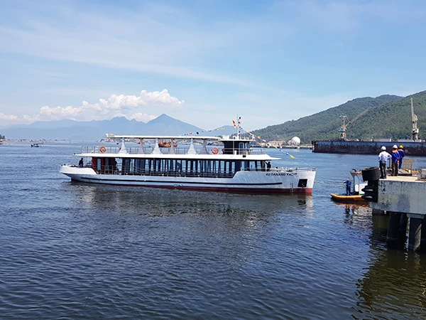 Hai tàu du lịch chất lượng cao 4U Danang Yacht (dài 29,8m; rộng 6m; sức chở 98 hành khách) của Công ty TNHH Du thuyền Sông Hàn do Tổng Công ty Sông Thu (Bộ Quốc phòng) đóng mới, hạ thủy tại Đà Nẵng tháng 6/2020 với tổng kinh phí 16 tỉ đồng có khả năng hoạt động cả trên sông và trên biển 