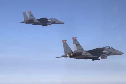 CLIP: Xem "đại bàng" F-15E phô diễn kỹ thuật, chao lượn ấn tượng trên bầu trời