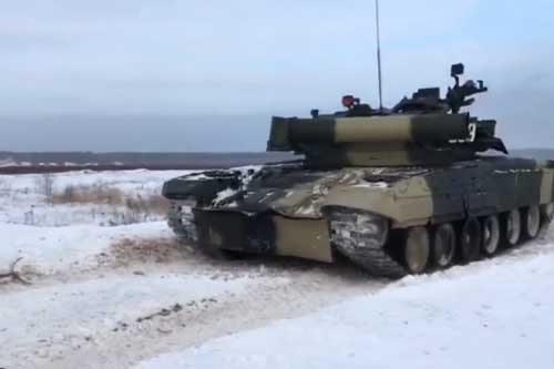 CLIP: Xem xe tăng T-80 của Nga nã pháo tiêu diệt mục tiêu trong vòng 70 giây