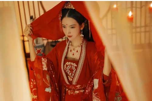 Người Trung Hoa cổ đại rất xem trọng trinh tiết, nếu tân nương chưa kết hôn không còn trong trắng sẽ phải trải qua thời gian "sống không bằng chết"