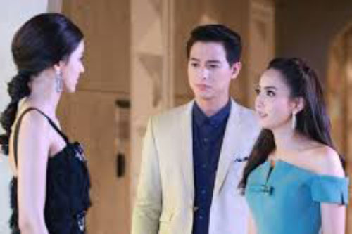 Biết tình cũ của chồng ỡm ờ "thả thính", vợ nhẹ nhàng ra tay trong chớp nhoáng mà khiến ả ngượng mặt rút lui