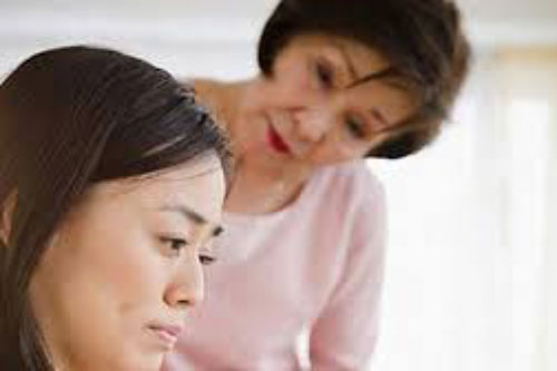 Vừa hay tin con dâu bầu con gái thứ 2, mẹ chồng đã 'phán' phải sinh đứa thứ 3 con trai