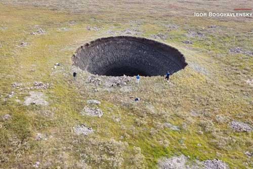 Giải mã bí ẩn những hố trũng khổng lồ ở Siberia