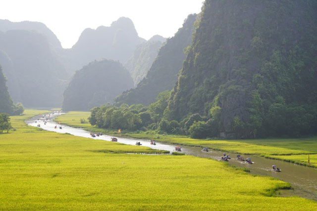 Khám phá Tràng An, chinh phục Lũng Cú và loạt trải nghiệm 'gây thương nhớ' ở Việt Nam khiến khách Tây ấn tượng