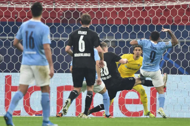 Đánh bại M’gladbach, Man City nối dài mạch toàn thắng