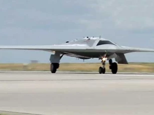 UAV tấn công hạng nặng “Thợ săn” của Nga thử nghiệm ném bom mục tiêu mặt đất