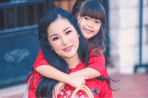 Thúy Nga: Tôi thức tới 5 giờ sáng vì nôn nóng đoàn tụ mẹ với con gái sau một năm xa cách