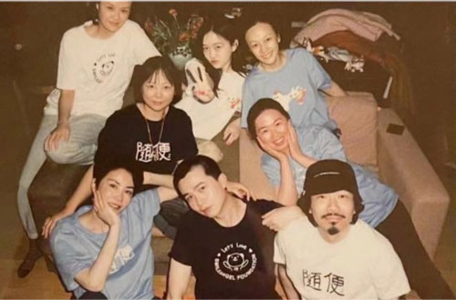 Vương Phi chụp ảnh cùng tình trẻ tin đồn và con gái giữa nghi vấn chia tay Tạ Đình Phong