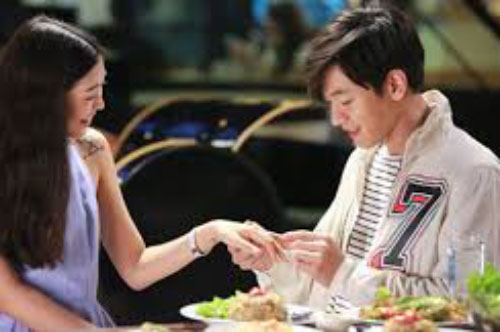 Về nhà bạn trai ra mắt, ăn uống xong anh theo xuống bếp nói một câu khiến em quyết cưới luôn dù trước đó vẫn chê anh nghèo