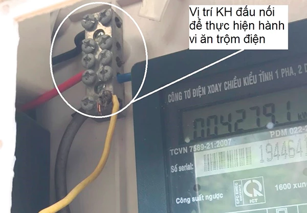Điện lực Liên Chiểu phát hiện và xử lý vụ trộm cắp điện do ông N. Đ gây ra tại tổ 07, phường Hòa Minh, quận Liên Chiểu (Ảnh do PC Đà Nẵng cung cấp)