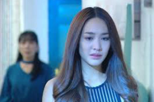 Cầm cái hộp nhỏ chị dâu đưa, tôi rơi nước mắt khi thấy thứ bên trong