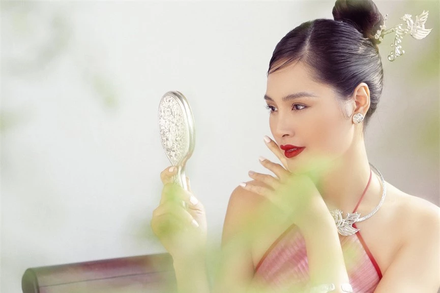 “Hoa hậu đẹp nhất châu Á 2009” Hương Giang đẹp gợi cảm hút hồn sau 11 năm kết hôn  - ảnh 9