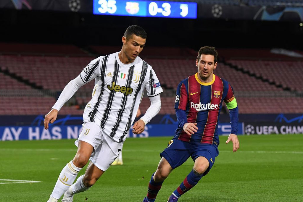 Thành tích ghi bàn của Messi (phải) đã ngang bằng Ronaldo.