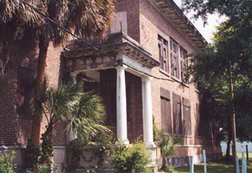 Ngôi trường "nhiều ma ám nhất nước Mỹ"