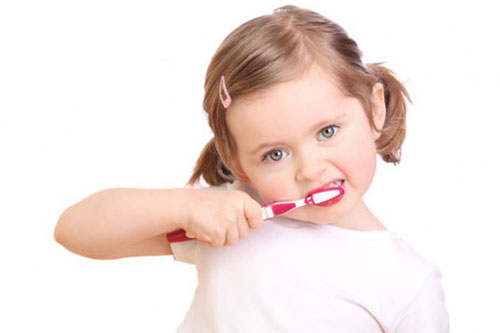 Lưu ý khi chăm sóc răng miệng cho trẻ