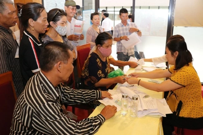 Thừa Thiên Huế vừa ban hành kế hoạch triển khai thí điểm chi trả chính sách trợ giúp xã hội không dùng tiền mặt năm 2021 tại thị xã Hương Thủy và huyện Phú Lộc.