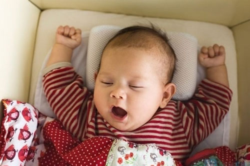 Cho con nằm gối kiểu này là đang giết dần con từ nhỏ, lớn lên gánh hậu quả nặng nề