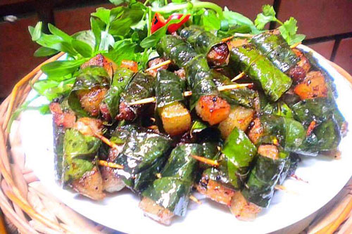 Cách làm thịt ba chỉ cuốn lá mắc mật xiên tăm tại nhà