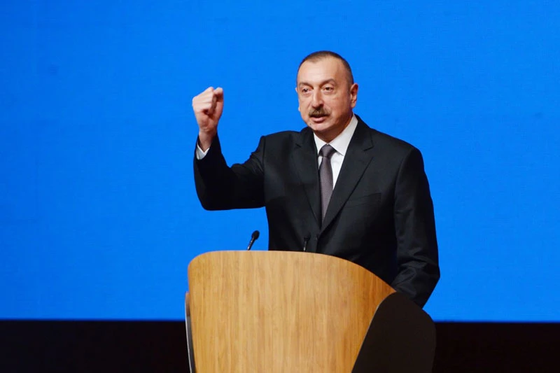 Tổng thống Aliyev đe dọa Armenia và Nga bằng nắm đấm