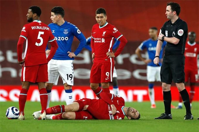 Liverpool thua trận thứ 4 liên tiếp tại Premier League và vừa mất thêm Henderson vì chấn thương