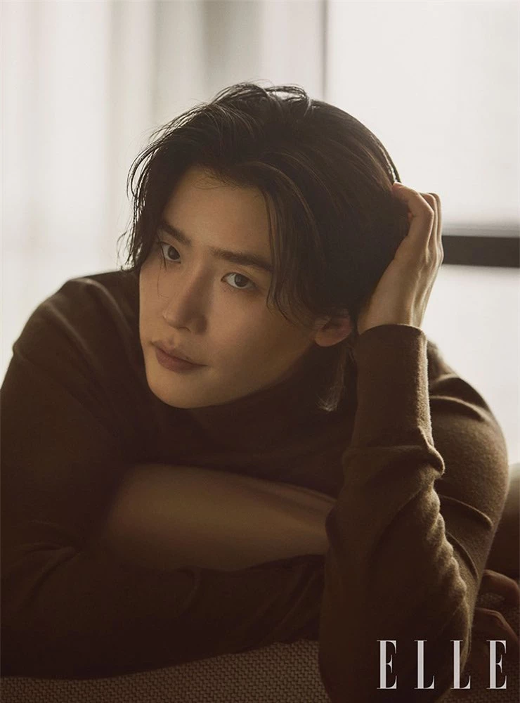 Lee Jong Suk lại &quot;đốn tim&quot; vì loạt ảnh tạp chí đẹp đến từng centimet, scandal với Trịnh Sảng chỉ là gió thoảng qua  - Ảnh 5.