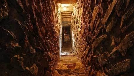 Phát hiện hầm tử thần chứa giếng máu 2.300 năm tuổi