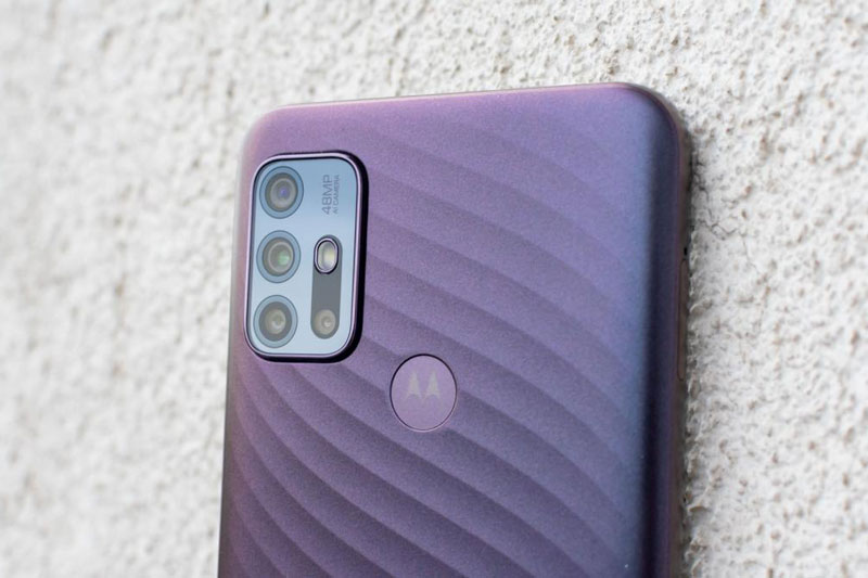 Smartphone chống nước, 4 camera sau, pin ‘khủng’, giá hấp dẫn