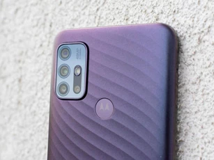 Smartphone chống nước, 4 camera sau, pin ‘khủng’, giá hấp dẫn